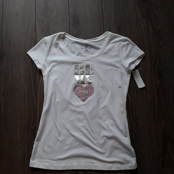 New York & Company Be my valentine white tee - Picture 2 of 3